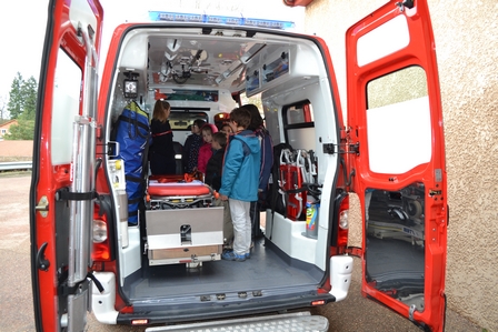 pompiers visite caserne ecole notre dame de la voisinee